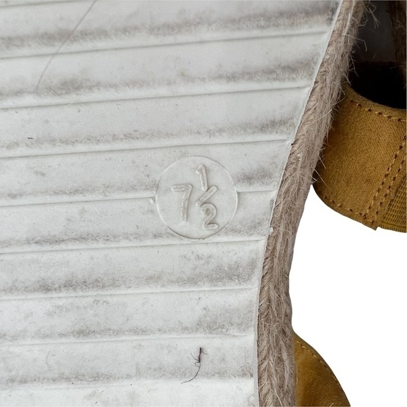 Universal Thread Mustard Suede Platform Espadrille Sandals Size 7 1/2 Women’s - Picture 2 of 8